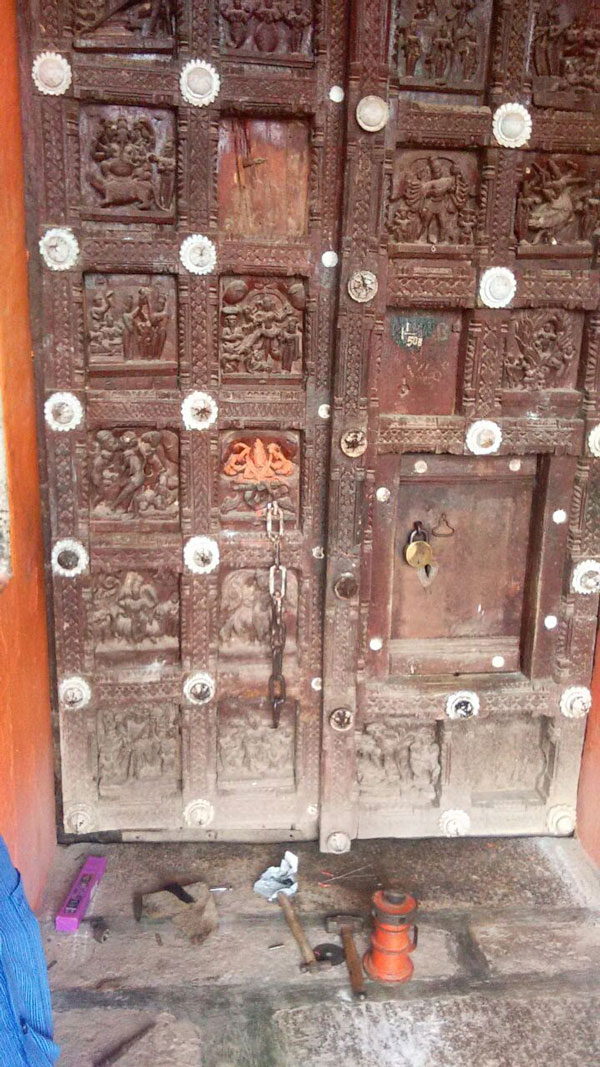 You are currently viewing Temple Big Door Repair(16.06.2016-25.06.2016)